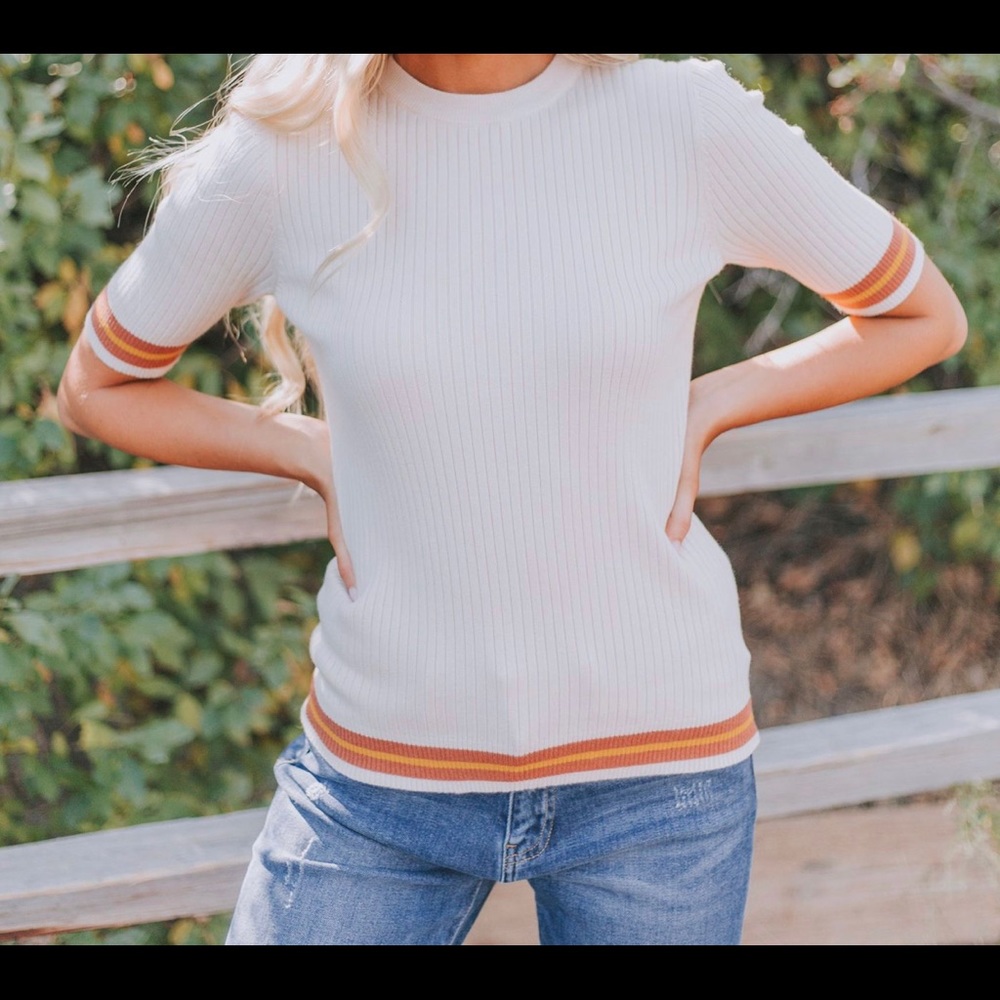 Stretchy ribbed top with striped sleeves